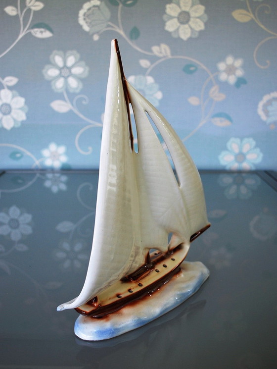 Image 1 of Voilier en porcelaine de l'artiste Ditmar Urbach 1935