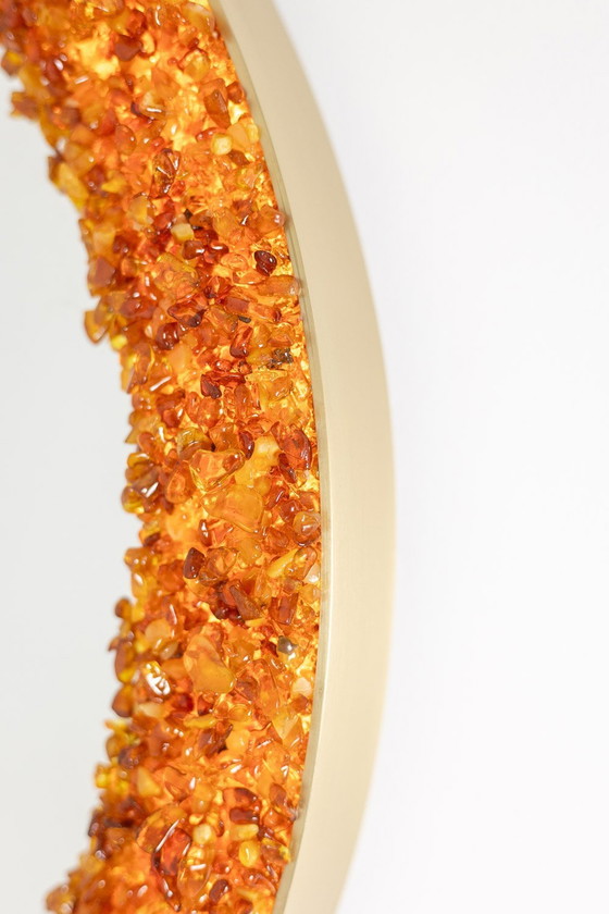 Image 1 of Miroir Circulaire Et Rétroéclairé En Ambre. Travail Contemporain D’Artiste.