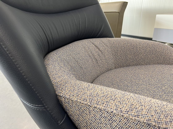 Image 1 of Leolux Hilco Armchair Fauteuil en cuir bleu Fauteuil pivotant en tissu