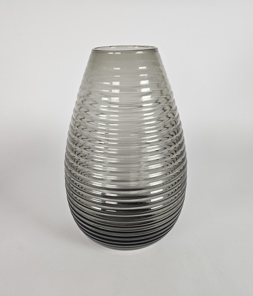 Verrerie Leerdam - A.D. Copier - Vase strié - En forme de goutte - Verre fumé - 1953