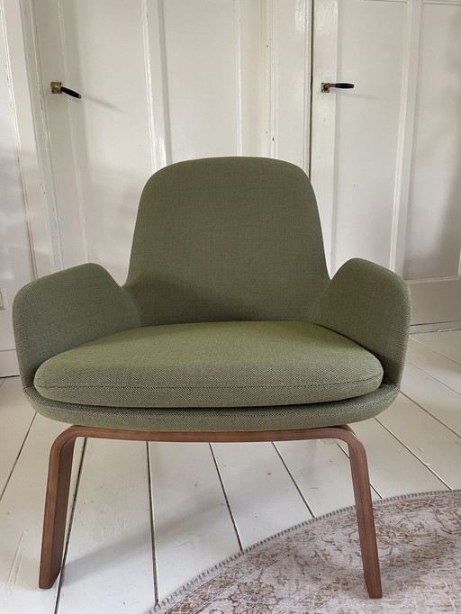 Fauteuil Normann Copenhagen, vert foncé avec pieds en noyer