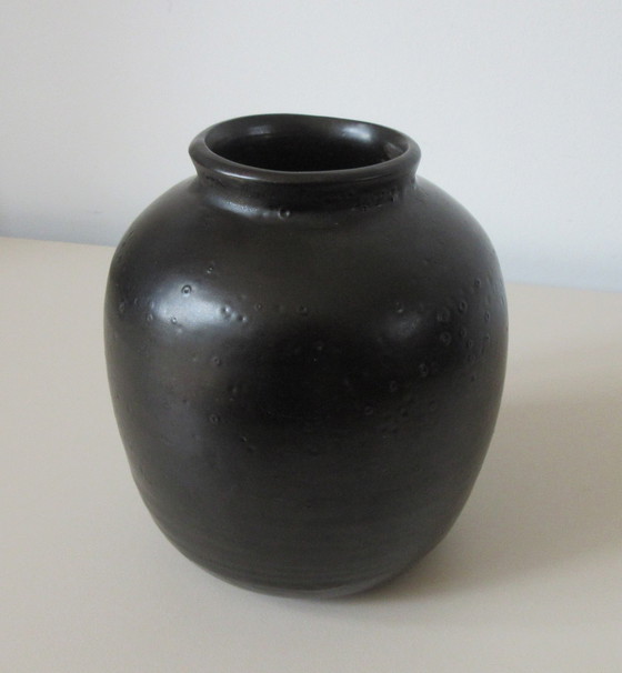 Image 1 of Vase en faïence artificielle noire