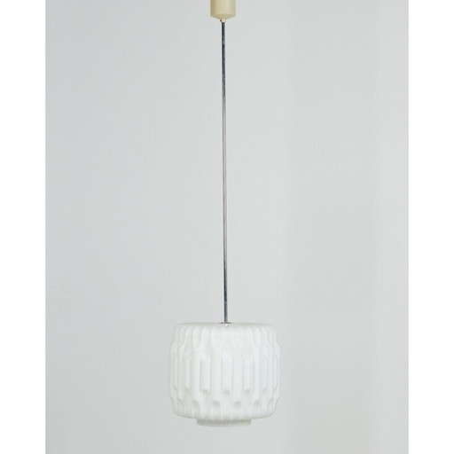 Suspension vintage en verre opale par Napako, Tchécoslovaquie 1960