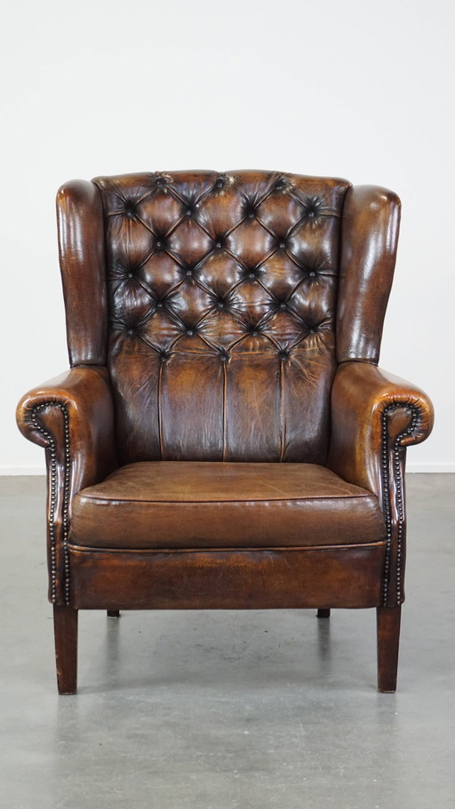 Grand fauteuil Chesterfield à oreilles en peau de mouton