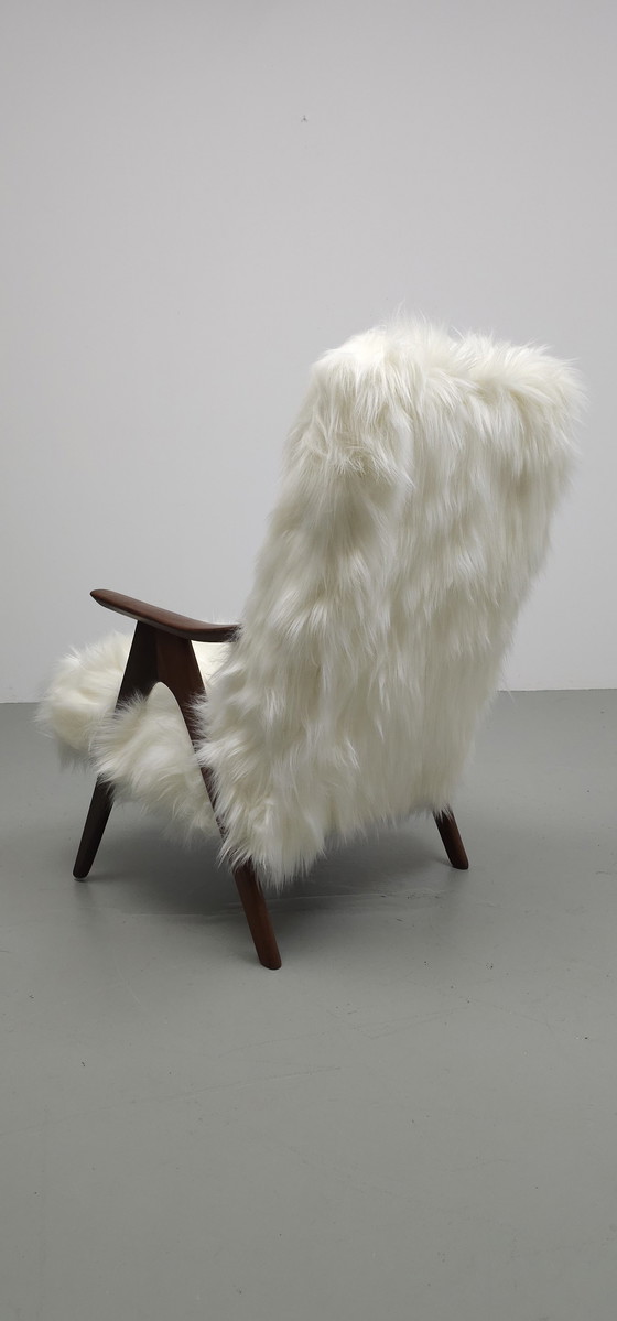 Image 1 of Fauteuil en fausse fourrure vintage en teck des années 60