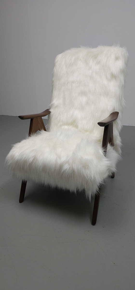 Image 1 of Fauteuil en fausse fourrure vintage en teck des années 60