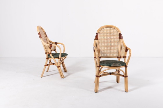Image 1 of Ensemble de 2 chaises d'intérieur/extérieur en rotin et bambou des années 1970 avec table