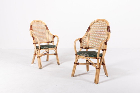 Image 1 of Ensemble de 2 chaises d'intérieur/extérieur en rotin et bambou des années 1970 avec table