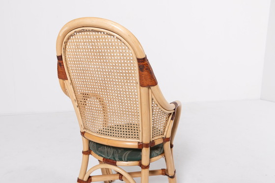 Image 1 of Ensemble de 2 chaises d'intérieur/extérieur en rotin et bambou des années 1970 avec table