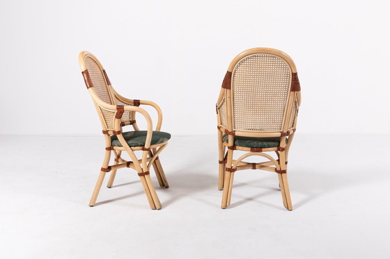 Image 1 of Ensemble de 2 chaises d'intérieur/extérieur en rotin et bambou des années 1970 avec table