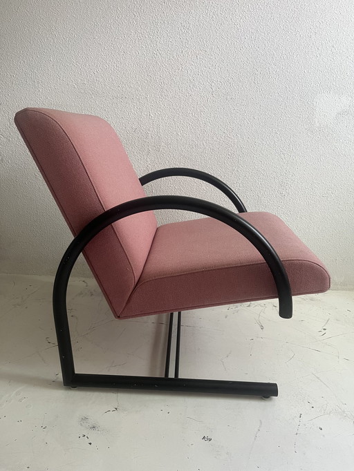 Fauteuil circulaire rose postmoderne de Metaform