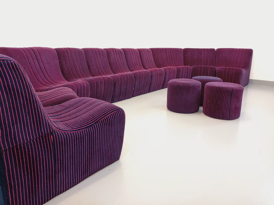 Image 1 of Canapé Modulable Vintage Snake Composé De 11 Modules Chauffeuses Et 3 Poufs En Tissu Velours Des Années 70 80