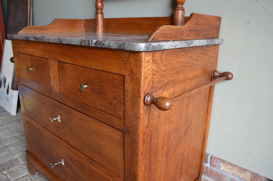 Image 1 of Commode ancienne en chêne avec miroir et plateau en marbre