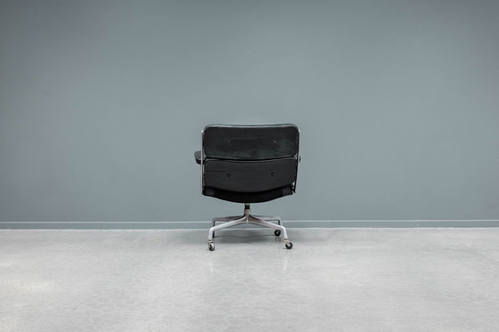Image 1 of Es105 Chaise Eames "Time Life" pour le hall d'entrée