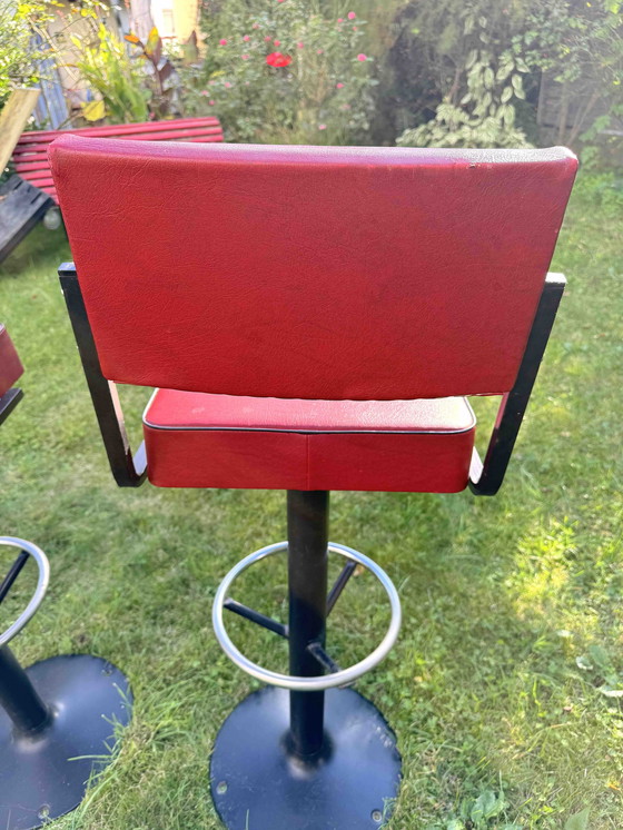 Image 1 of 3 Tabouret de Bar Rétro avec dossier, Original 60Er/70Er Cubique Rouge avec siège pivotant / American Diner Style
