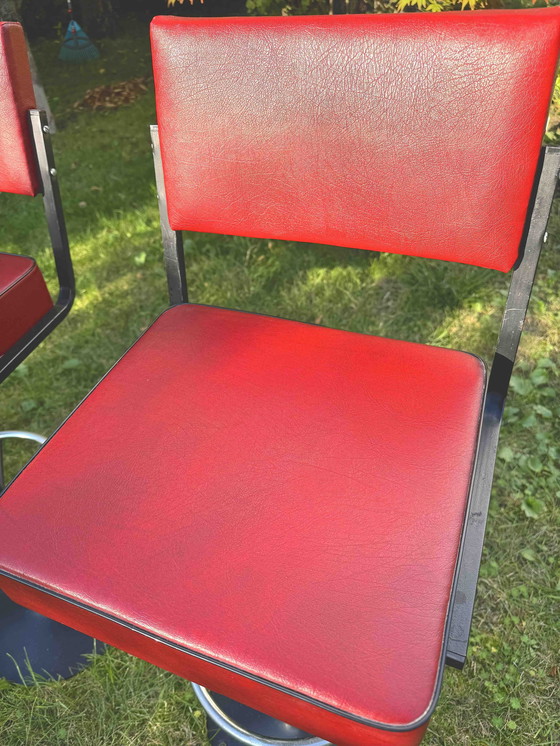 Image 1 of 3 Tabouret de Bar Rétro avec dossier, Original 60Er/70Er Cubique Rouge avec siège pivotant / American Diner Style