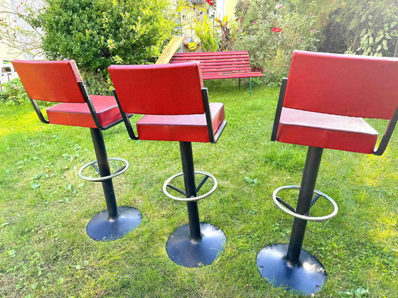 Image 1 of 3 Tabouret de Bar Rétro avec dossier, Original 60Er/70Er Cubique Rouge avec siège pivotant / American Diner Style