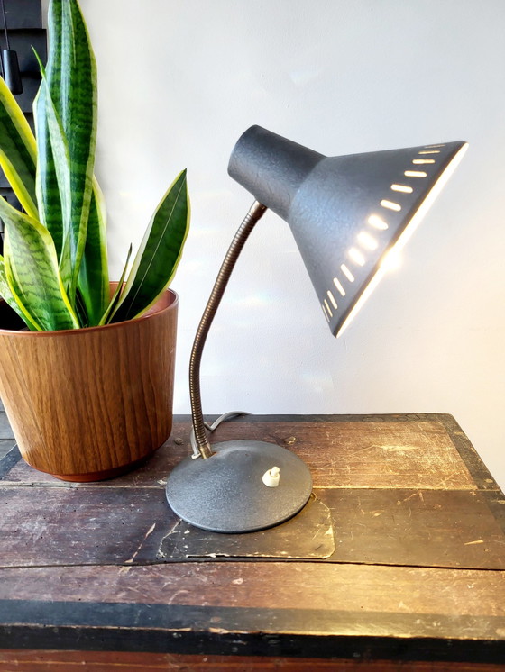 Image 1 of Lampe de bureau vintage, métal gris et bras mobile en laiton, chapeau de sorcière, années 1960