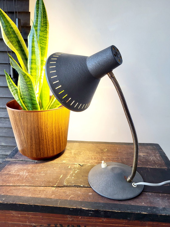 Image 1 of Lampe de bureau vintage, métal gris et bras mobile en laiton, chapeau de sorcière, années 1960