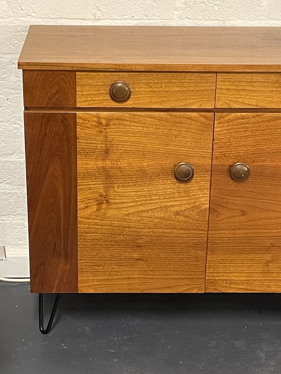 Image 1 of Armoire / commode, pieds en épingle à cheveux, boutons ronds. 1960'S