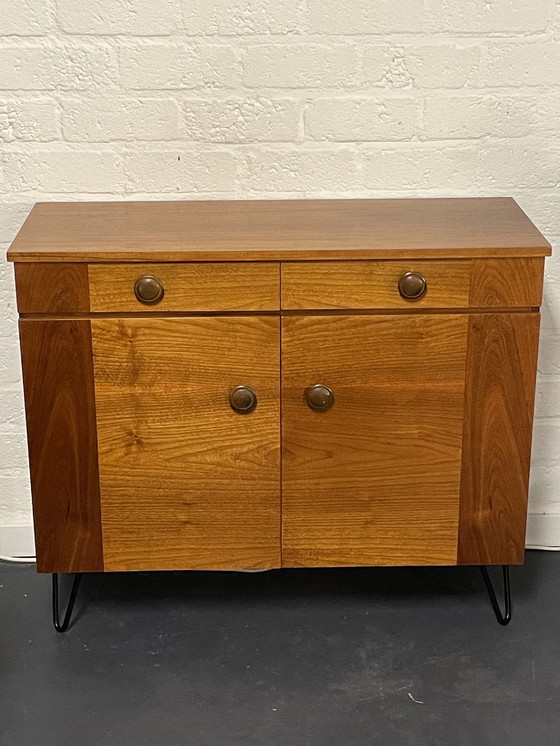 Image 1 of Armoire / commode, pieds en épingle à cheveux, boutons ronds. 1960'S