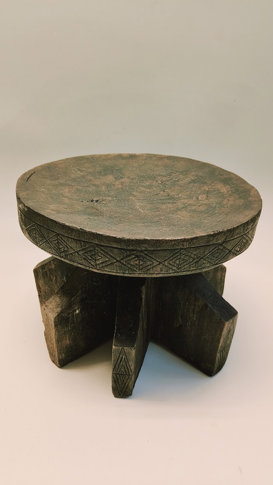Image 1 of Tabouret de chaise africain ancien