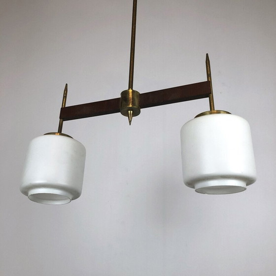 Image 1 of Lustre vintage à deux lumières en laiton, bois et opaline, Italie 1950