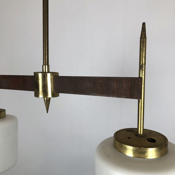 Image 1 of Lustre vintage à deux lumières en laiton, bois et opaline, Italie 1950
