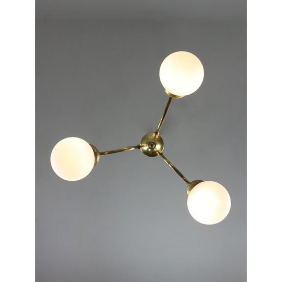 Image 1 of Lustre italien en laiton et verre opalin du Mid Century