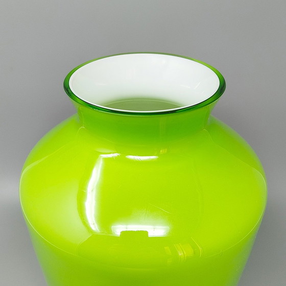 Image 1 of 1970S Gorgeous Green Vase By Ind. Vetraria Valdarnese. Fabriqué en Italie