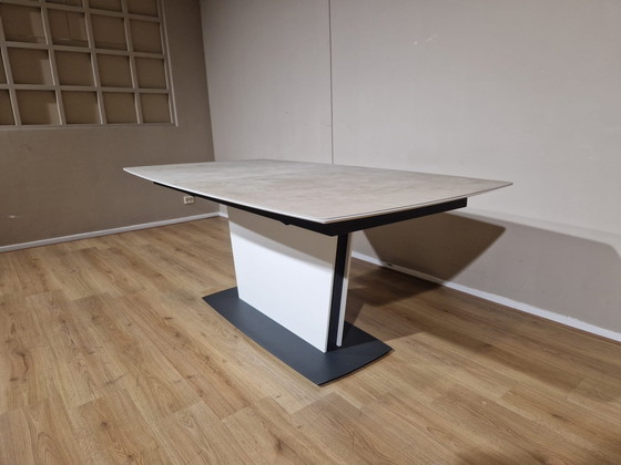 Image 1 of Bo Concept Milano - Table de salle à manger - Extensible - Etat neuf