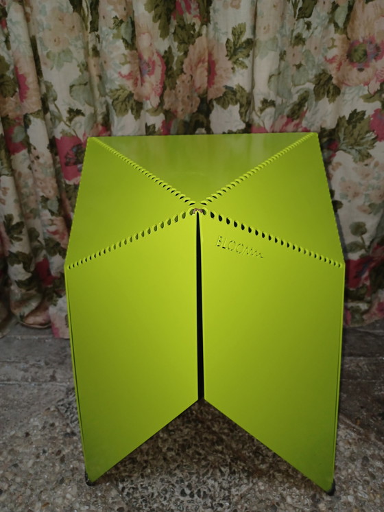 Image 1 of Projet de design d'une école néerlandaise Table d'appoint en origami Bloomm
