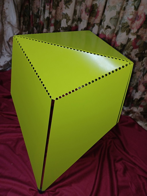 Projet de design d'une école néerlandaise Table d'appoint en origami Bloomm
