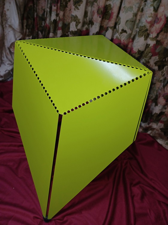 Image 1 of Projet de design d'une école néerlandaise Table d'appoint en origami Bloomm
