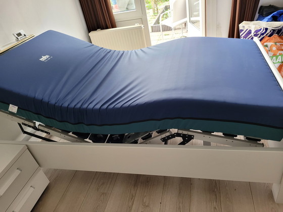 Image 1 of Cadre de lit Medipoint avec matelas