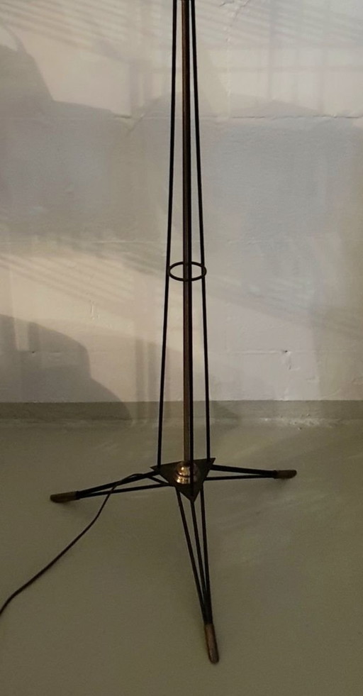 Lampadaire tripode italien en verre opalin, 1950S