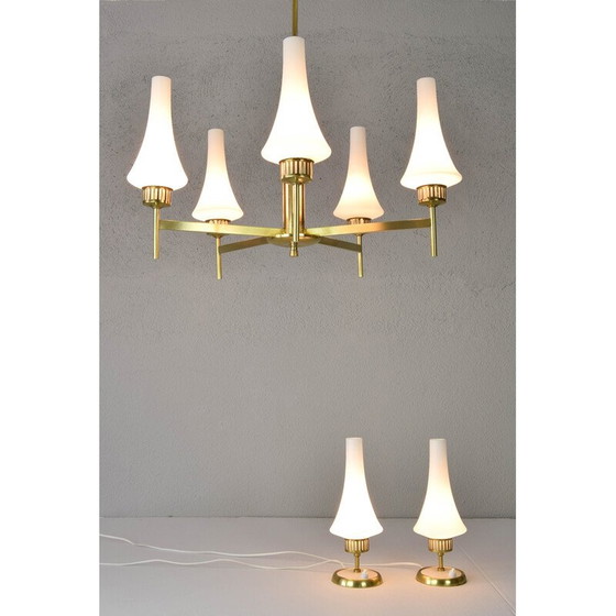 Image 1 of Lustre scandinave du milieu du siècle en laiton et opaline, Suède années 1950