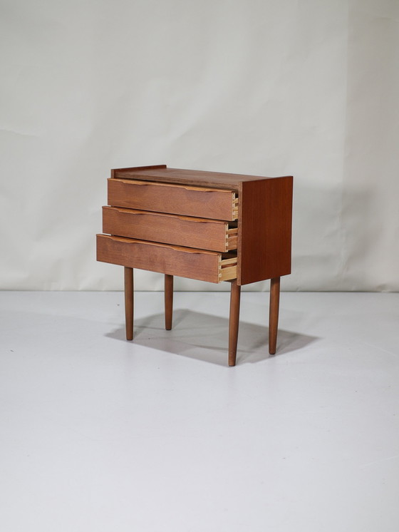 Image 1 of Petite commode en teck danoise vintage