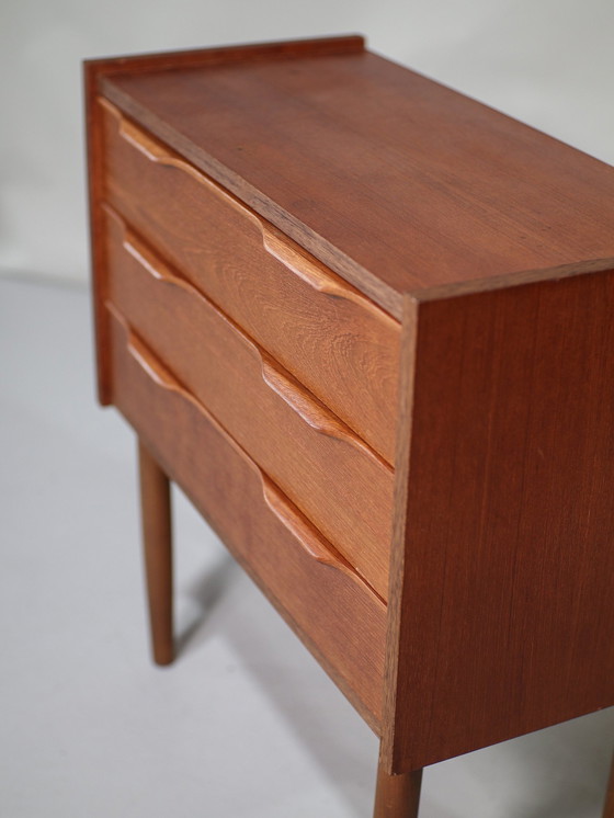 Image 1 of Petite commode en teck danoise vintage