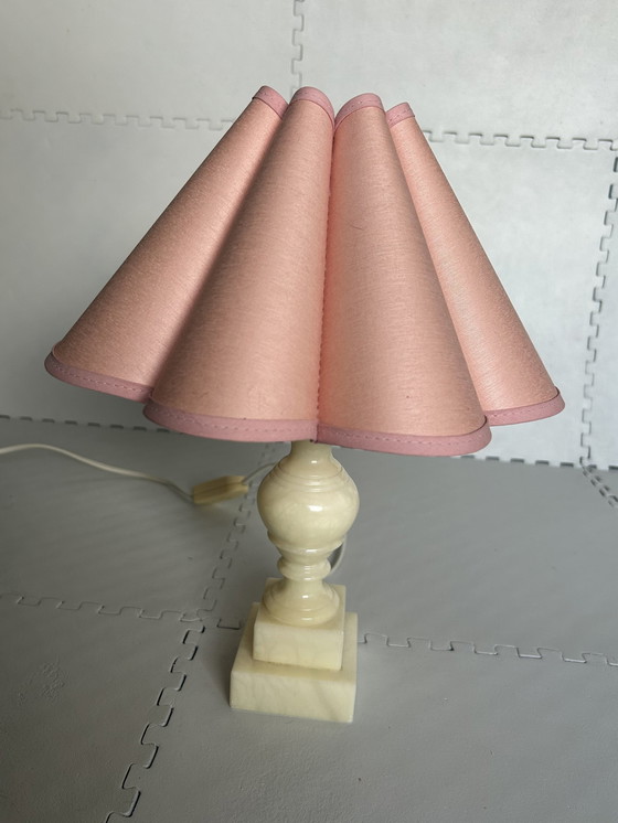 Image 1 of Lampe de table marbre rose Style anglais '50 - '70 Vintage