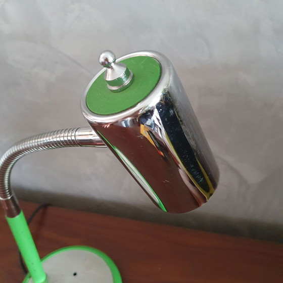 Image 1 of Lampe de bureau Bauhaus verte avec chrome 1950s