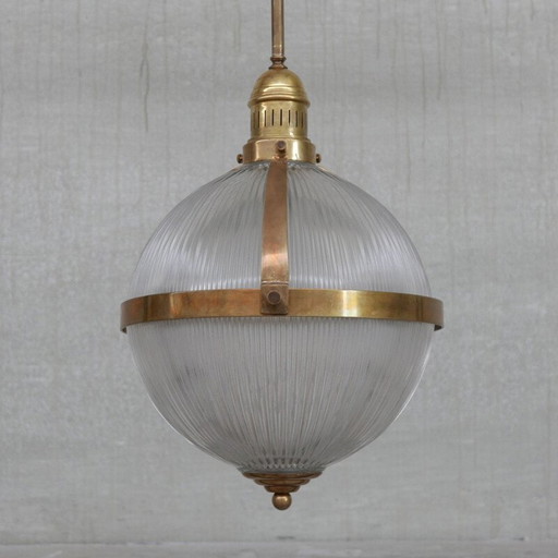 Lampe suspendue vintage en laiton et verre de style holophane, France 1970