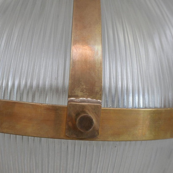 Image 1 of Lampe suspendue vintage en laiton et verre de style holophane, France 1970