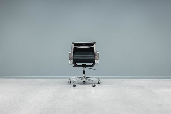 Image 1 of Chaise de bureau Eames Ea117 Alugroup