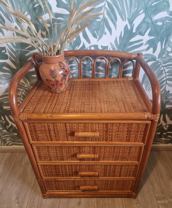 Image 1 of Commode vintage en rotin