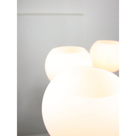 Image 1 of Lustre vintage en acier chromé et verre opalin, Italie 1970