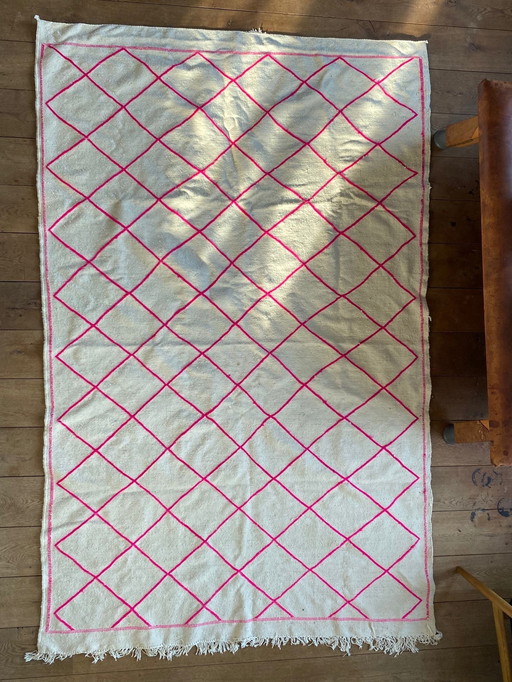 Tapis tissé en laine de mouton berbère Fuchsia Check