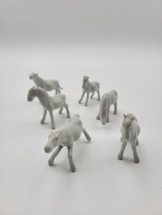 Image 1 of Ensemble De 6 Chevaux Anciens En Porcelaine