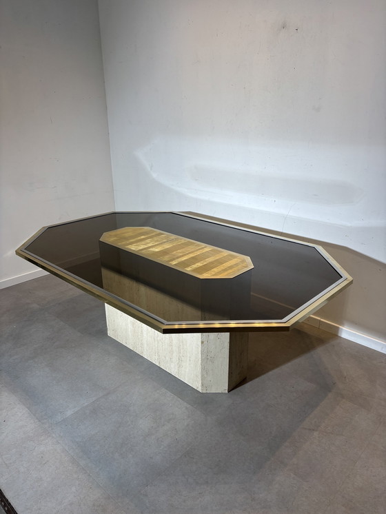 Image 1 of Roger Vanhevel - Table de salle à manger en travertin gravé au laiton