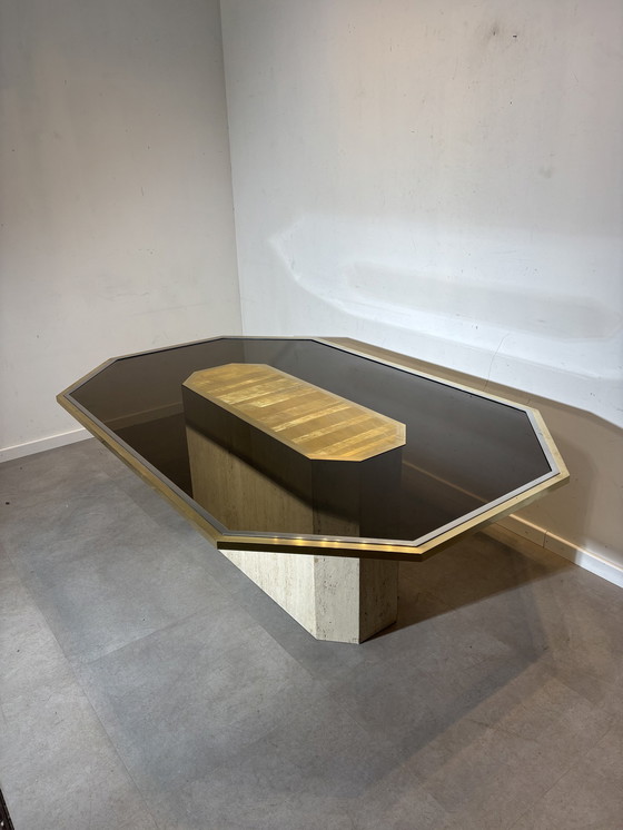 Image 1 of Roger Vanhevel - Table de salle à manger en travertin gravé au laiton